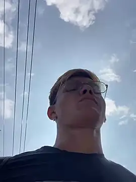 izan 20 online show from March 17, 2:25 pm