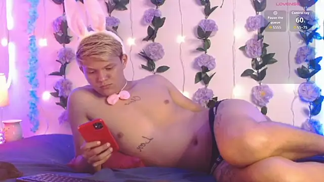 izan 20 online show from February 24, 7:58 pm