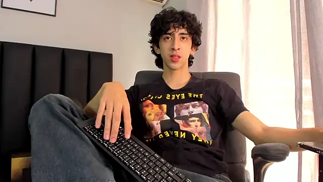 Alezzandro  online show from February 27, 2:43 pm