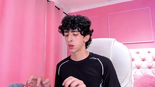 Alezzandro  online show from January 31, 2:49 pm