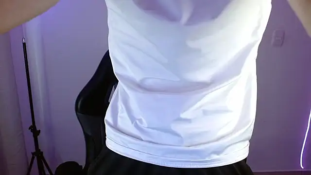 H3ll B0I online show from February 18, 3:53 pm