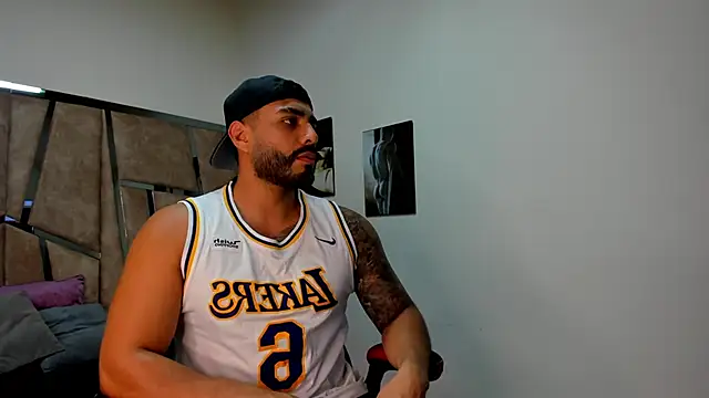 LeandroRusso online show from February 3, 8:35 pm