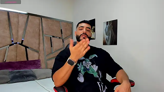 LeandroRusso online show from February 18, 8:04 pm