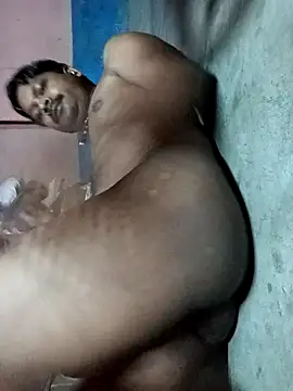 Snapshot of romantictubai chatting on March 17, 6:32 pm romantictubai online show from March 17, 6:32 pm