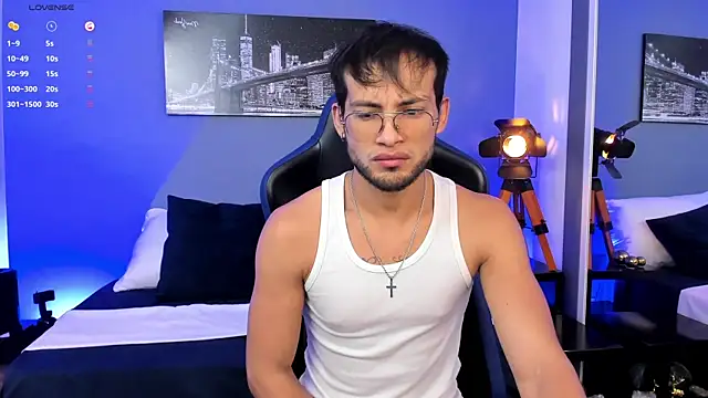 Max Conor1 online show from May 11, 11:12 am