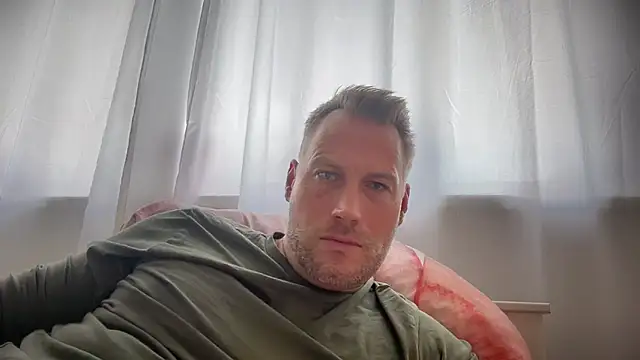 Snapshot of Christian87xxx chatting on October 6, 1:38 pm Christian87xxx online show from October 6, 1:38 pm