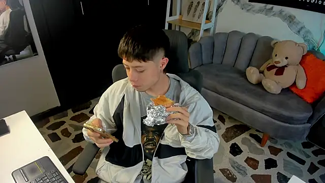 marcuscollins1  online show from January 18, 12:07 pm