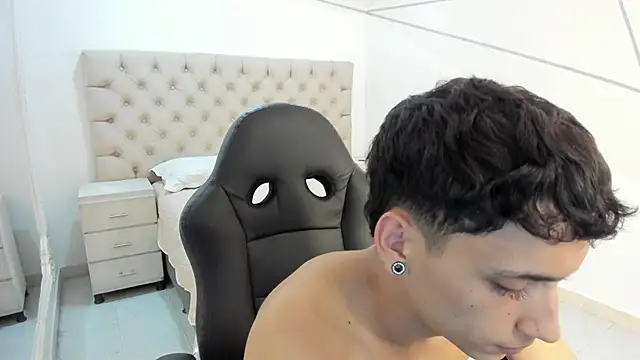 JhoanLeandro online show from October 26, 7:21 am