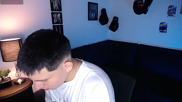 JamesCr  online show from March 7, 1:58 am