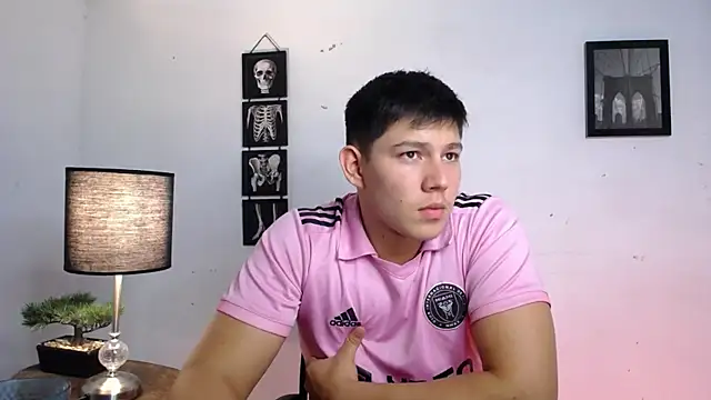 JamesCr  online show from November 12, 12:38 am