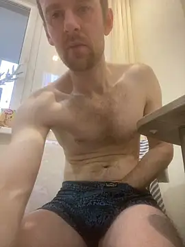 LynnAhNight online show from March 25, 3:43 am