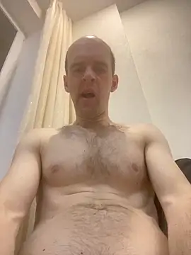 LynnAhNight online show from November 12, 3:23 am