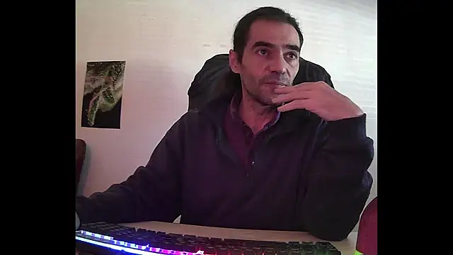 ReyDeBotones online show from April 4, 4:04 pm