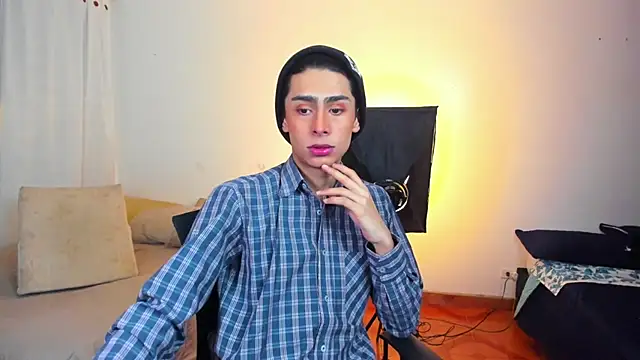 steve  gray online show from March 3, 6:40 pm