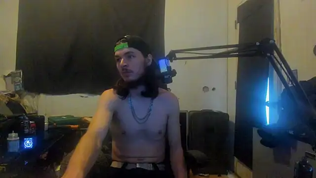 Snapshot of nuttyking2022 chatting on February 6, 7:18 pm nuttyking2022 online show from February 6, 7:18 pm