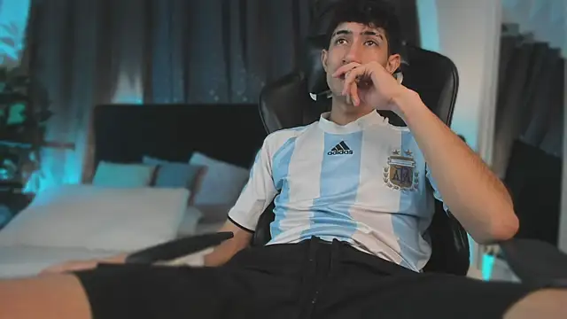 NovaaWheler online show from April 6, 9:04 pm