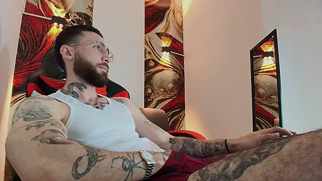 Luke davis01 online show from November 6, 1:36 pm