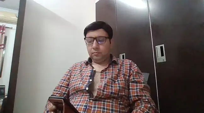 innocentboy1987 online show from March 17, 4:40 am