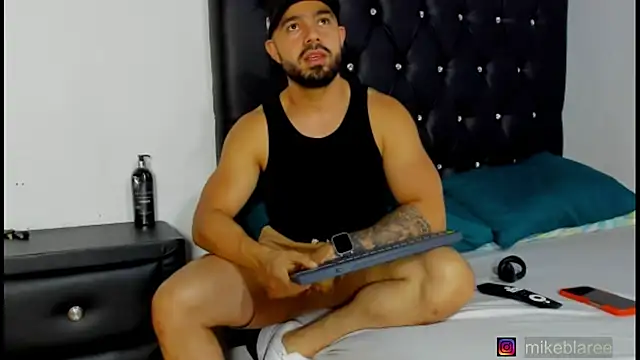 mikeblaree online show from April 12, 8:21 pm