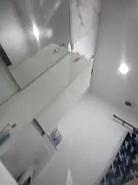 Kamilll94xh online show from November 1, 6:23 pm