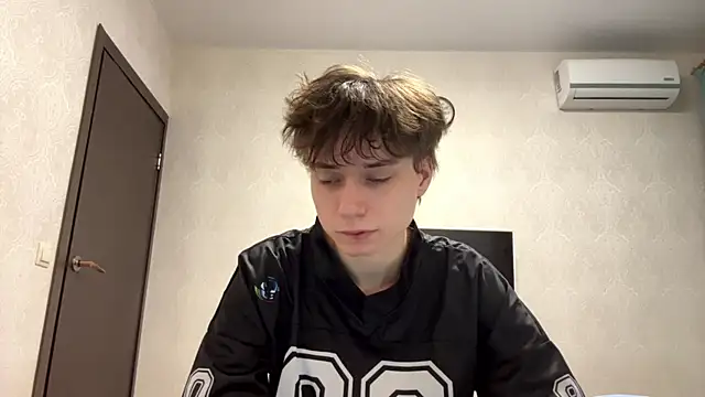 Snapshot of aronrodrigos chatting on February 18, 6:17 pm aronrodrigos online show from February 18, 6:17 pm