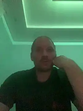 Krzysiekg123 online show from November 14, 7:37 pm