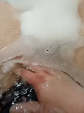 flo000031 online show from March 16, 9:46 am