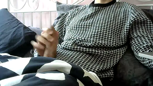 Italianmonsterd online show from November 2, 8:40 am