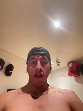 Thiago Happy online show from March 12, 3:46 am