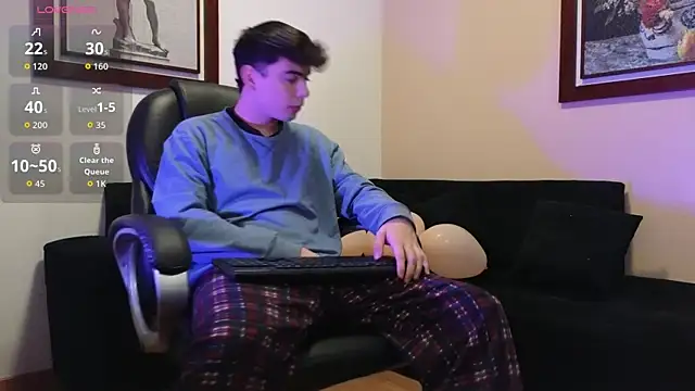 lukeboyce33 online show from February 8, 1:44 am