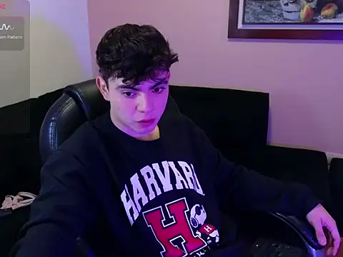 lukeboyce33 online show from February 3, 11:32 pm