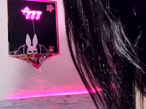 Snapshot of NovaEstreia chatting on September 13, 4:13 am NovaEstreia online show from September 13, 4:13 am