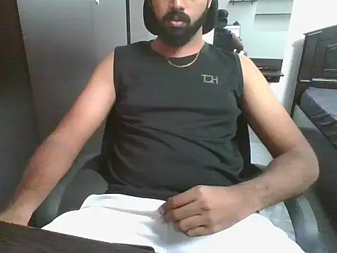 lovelyakash69 online show from December 20, 7:15 am