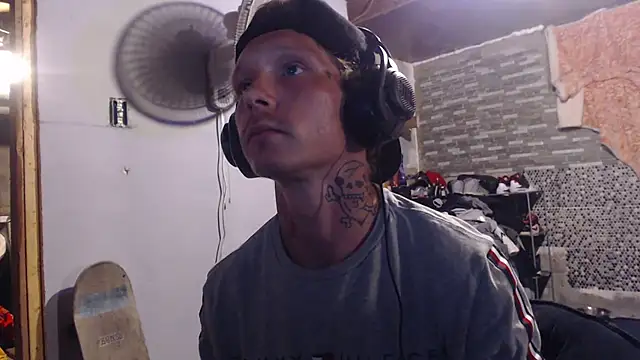 Snapshot of mastertrap chatting on September 21, 3:39 am mastertrap online show from September 21, 3:39 am