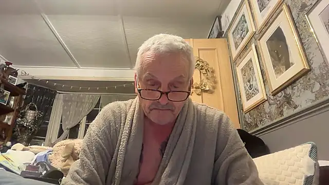 poggles online show from March 8, 9:41 pm