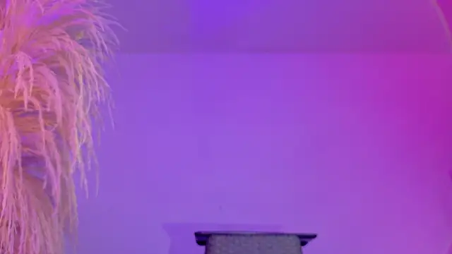 liiamluna  online show from March 31, 9:33 am