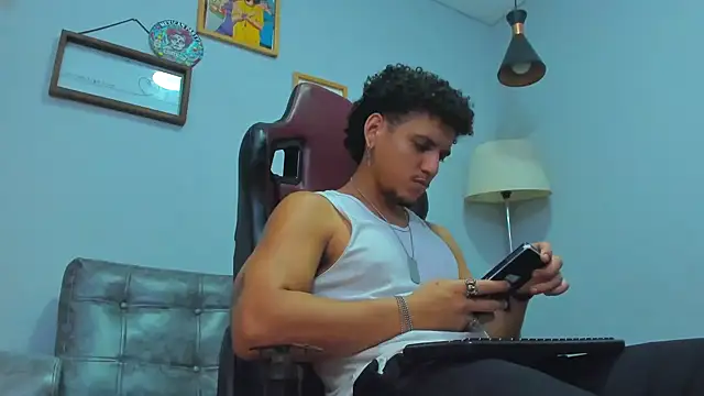 Xfire boy69 online show from December 19, 5:10 pm