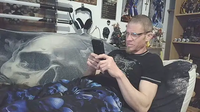 TomXXII online show from April 6, 9:15 pm