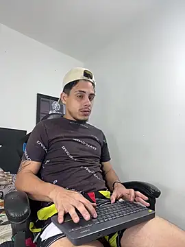 Luke Stone online show from April 16, 9:39 pm