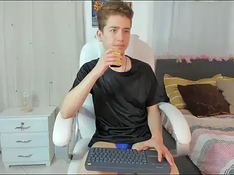 ThiagooJames online show from November 22, 3:17 am