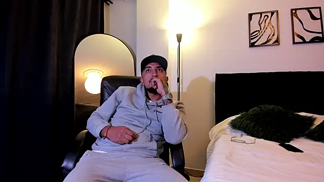 Cefiro93 online show from April 8, 12:00 am