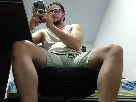 cloudsxxx online show from December 17, 4:13 pm