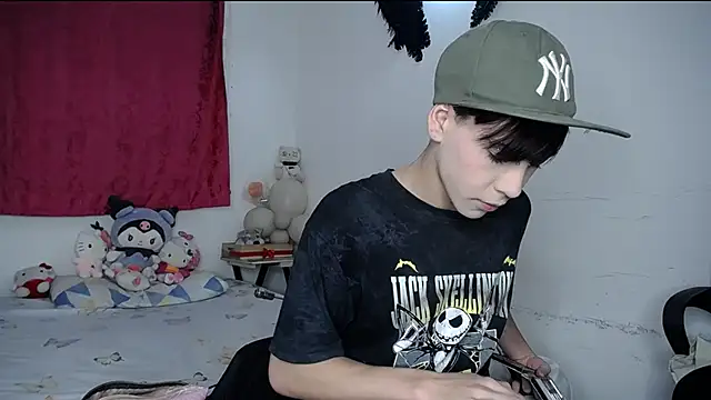 Snapshot of lucky_stricke chatting on October 21, 3:53 am lucky stricke online show from October 21, 3:53 am