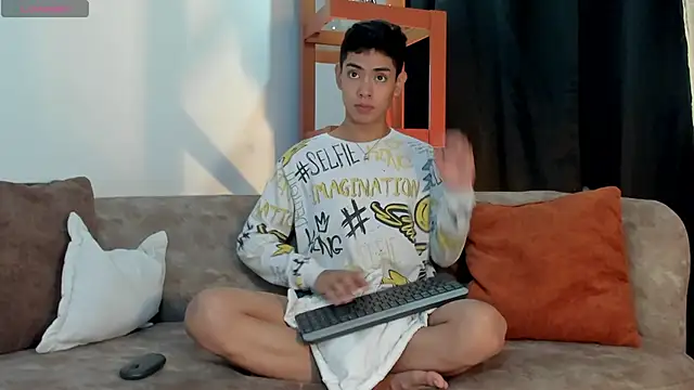 LoganTwink18 online show from February 7, 11:28 am