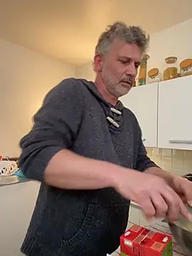 max219 online show from March 26, 1:37 pm