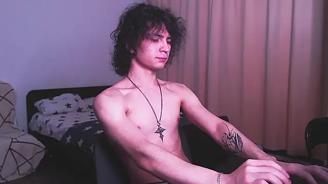 Snapshot of _Dickkie_ chatting on October 18, 10:37 pm Dickkie online show from October 18, 10:37 pm