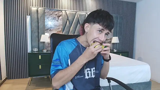 Michael blue online show from February 7, 8:14 pm