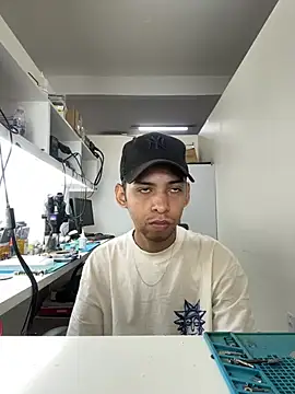 Oqui online show from May 18, 1:28 pm