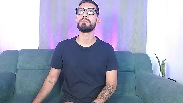 Snapshot of ReyPablo1 chatting on October 7, 10:25 pm ReyPablo1 online show from October 7, 10:25 pm