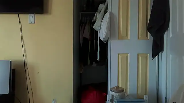 kSwisssxxx online show from October 29, 9:40 pm